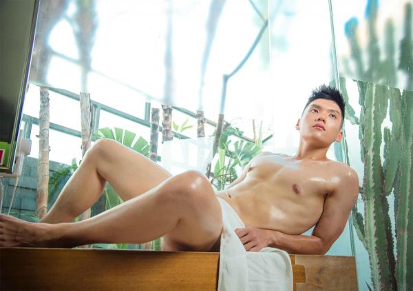 PHOTO-SET-BLUE-MAN-64---A-ZHEN-ONE-YEAR-LATER